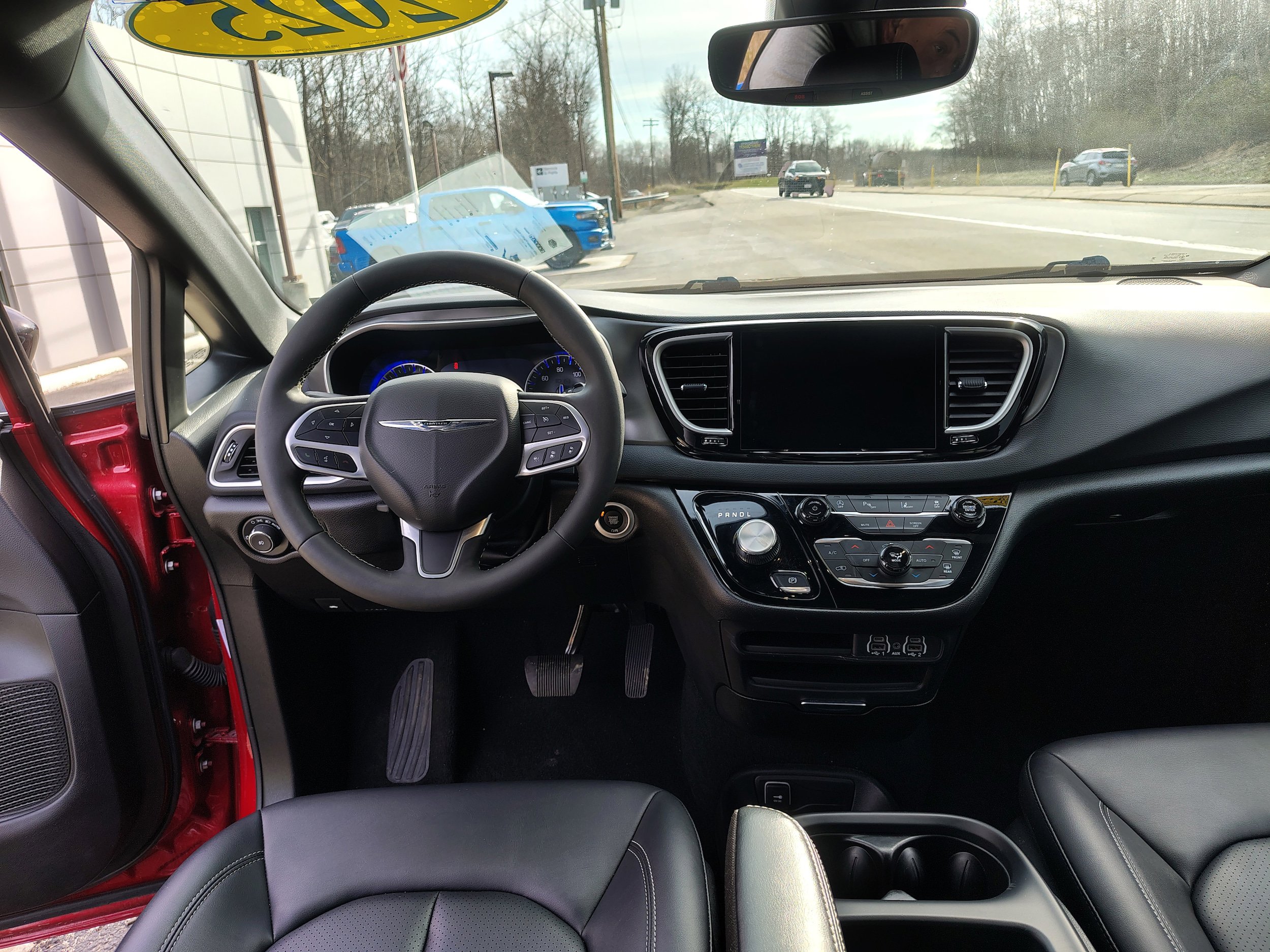 Used 2025 Chrysler Pacifica Select image 25