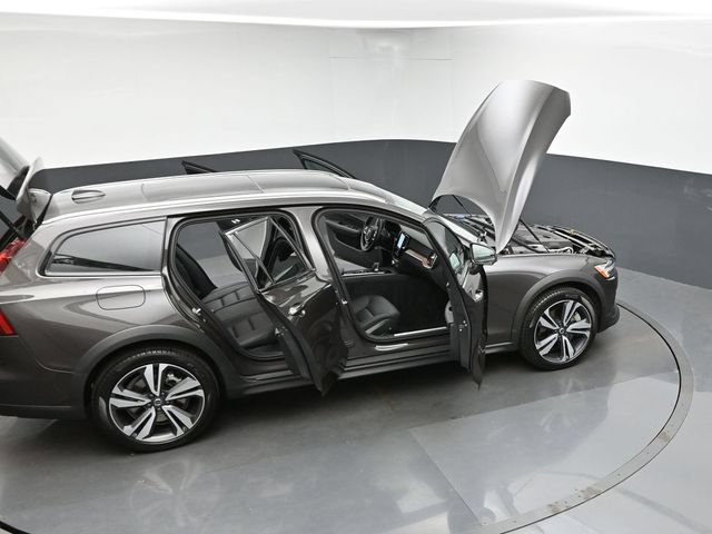 Used 2025 Volvo V60 B5 Cross Country Plus AWD/4WD image 43