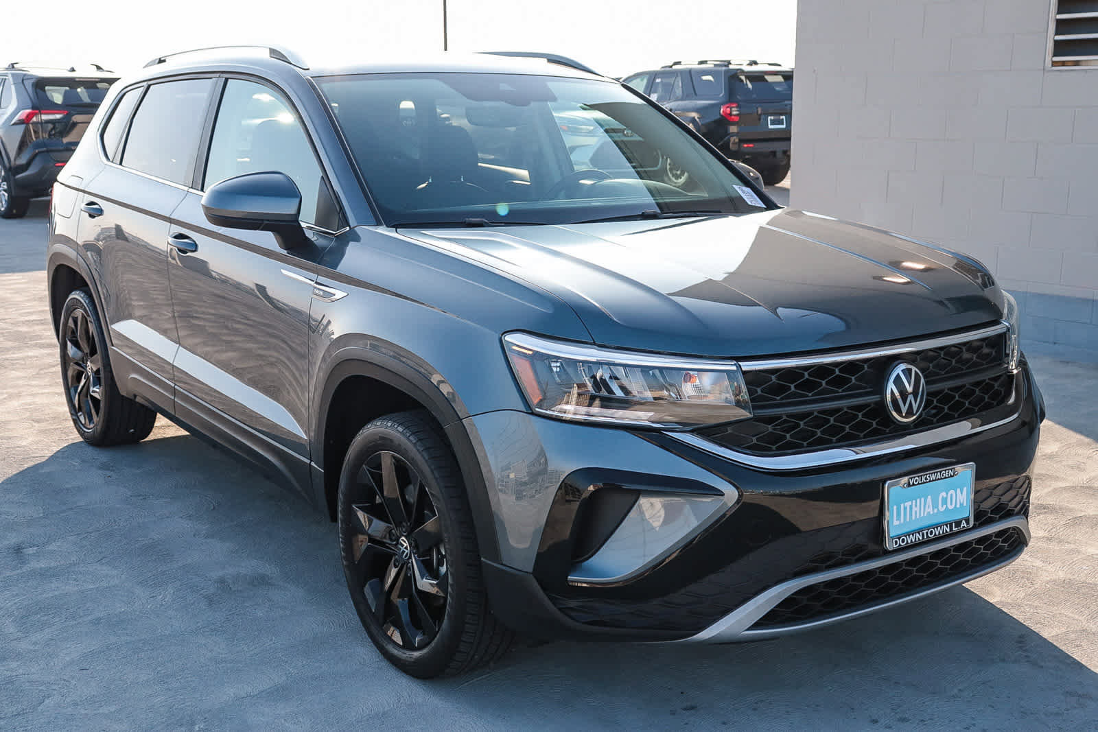 Used 2022 Volkswagen Taos SE w/ Panoramic Sunroof Package image 3