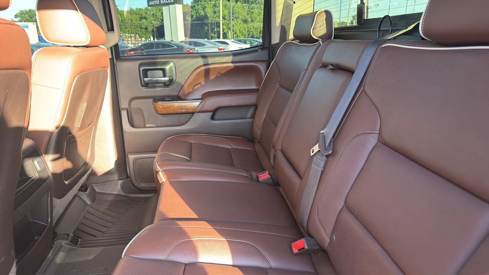 Used 2015 Chevrolet Silverado 2500 High Country w/ Duramax Plus Package AWD/4WD image 46
