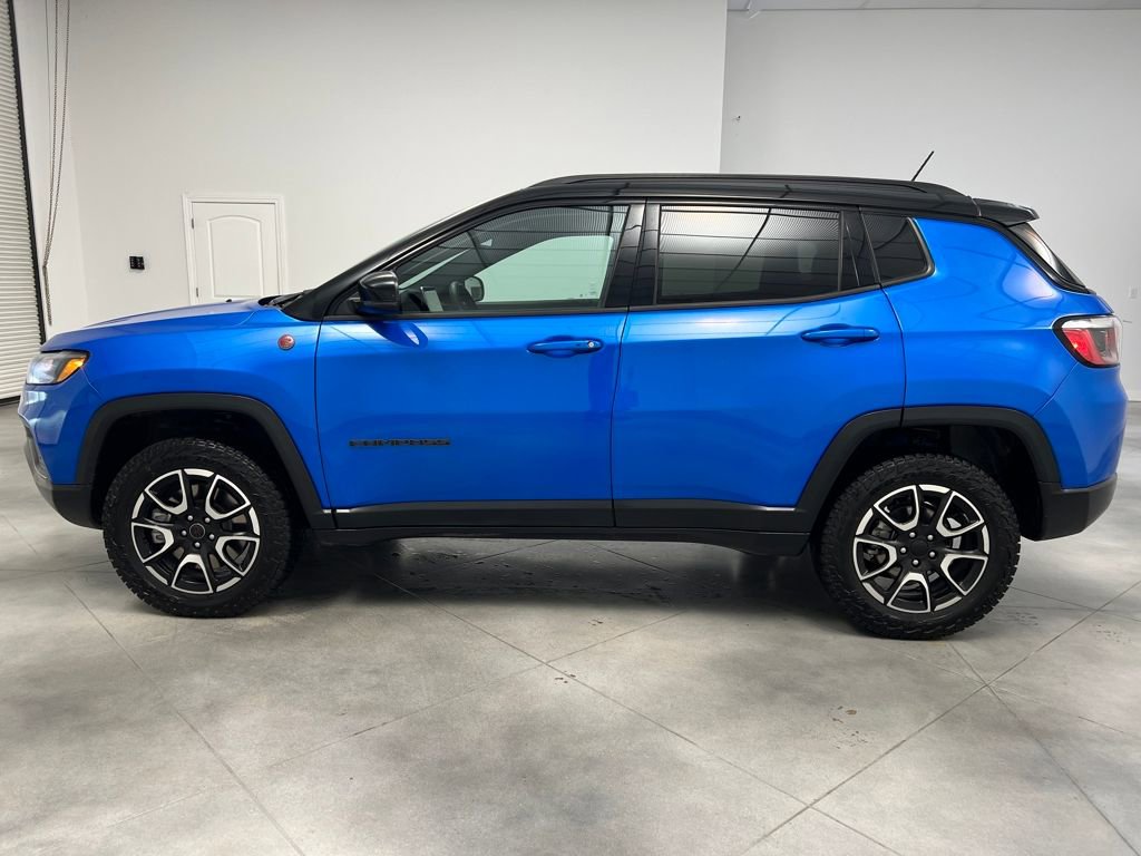 Used 2024 Jeep Compass Trailhawk image 4
