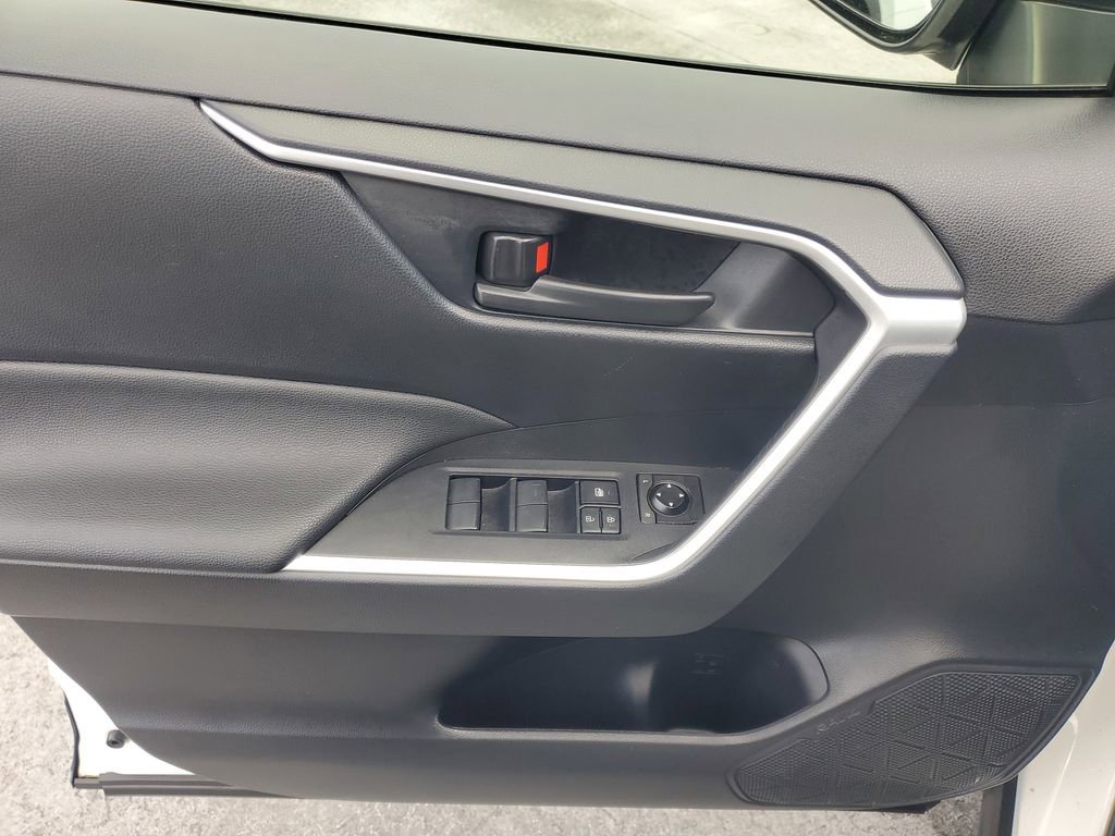 Used 2023 Toyota RAV4 LE image 17