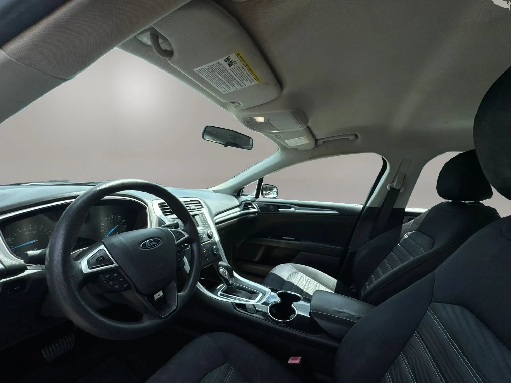 Used 2016 Ford Fusion SE FWD image 12