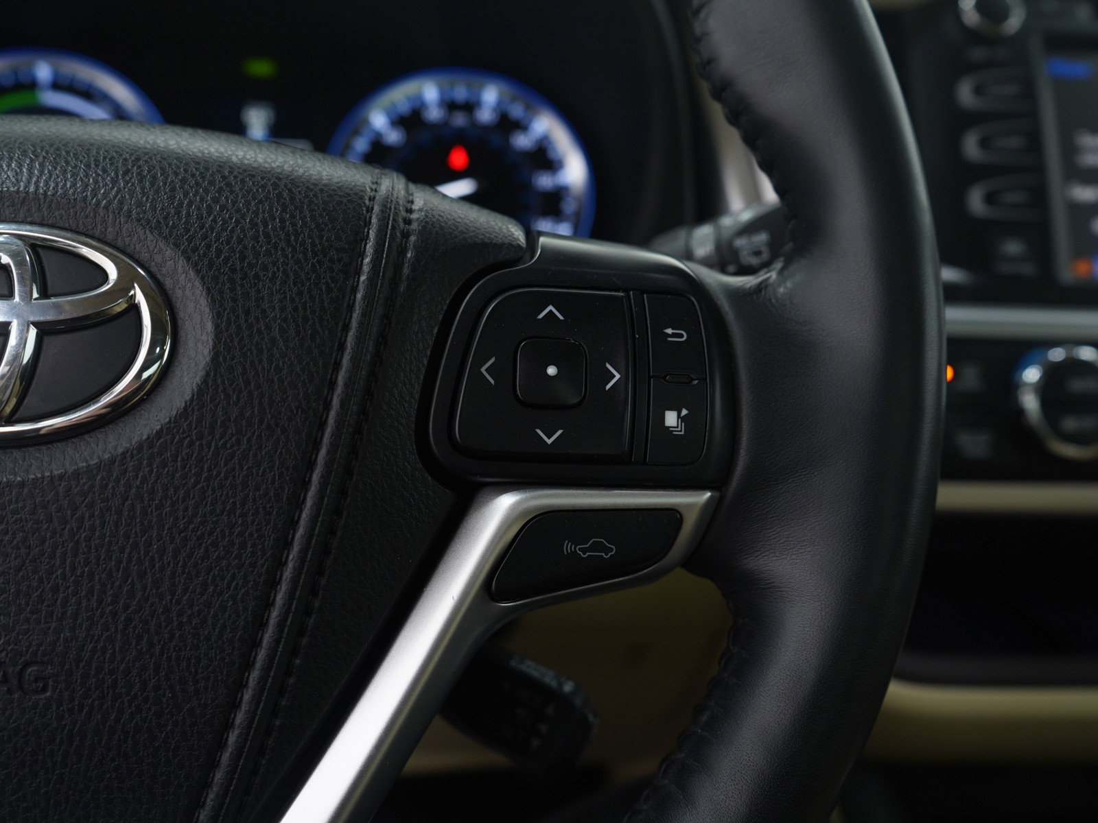 Used 2015 Toyota Highlander Limited Platinum image 29