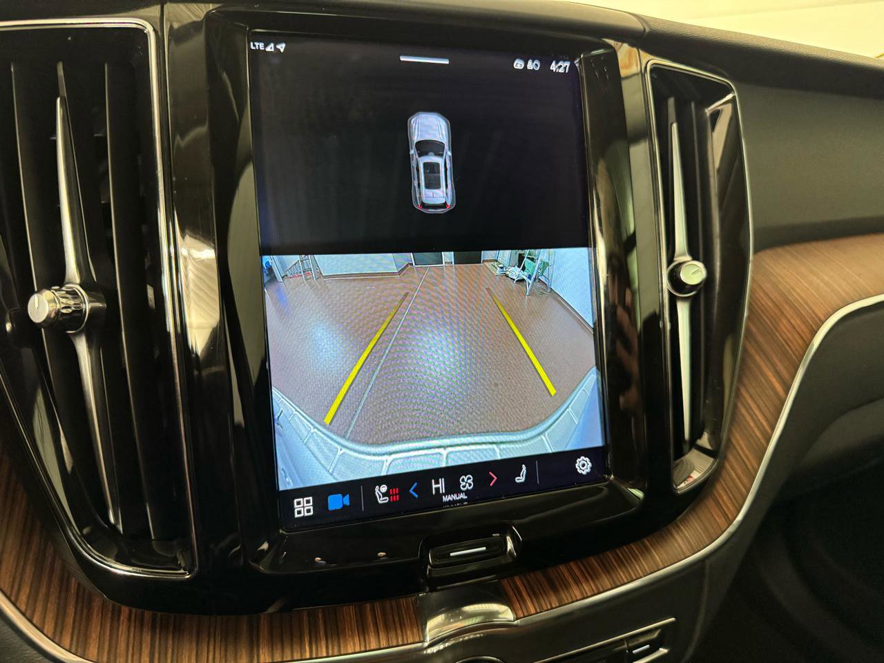 Used 2023 Volvo XC60 T8 Plus w/ Climate Package image 27