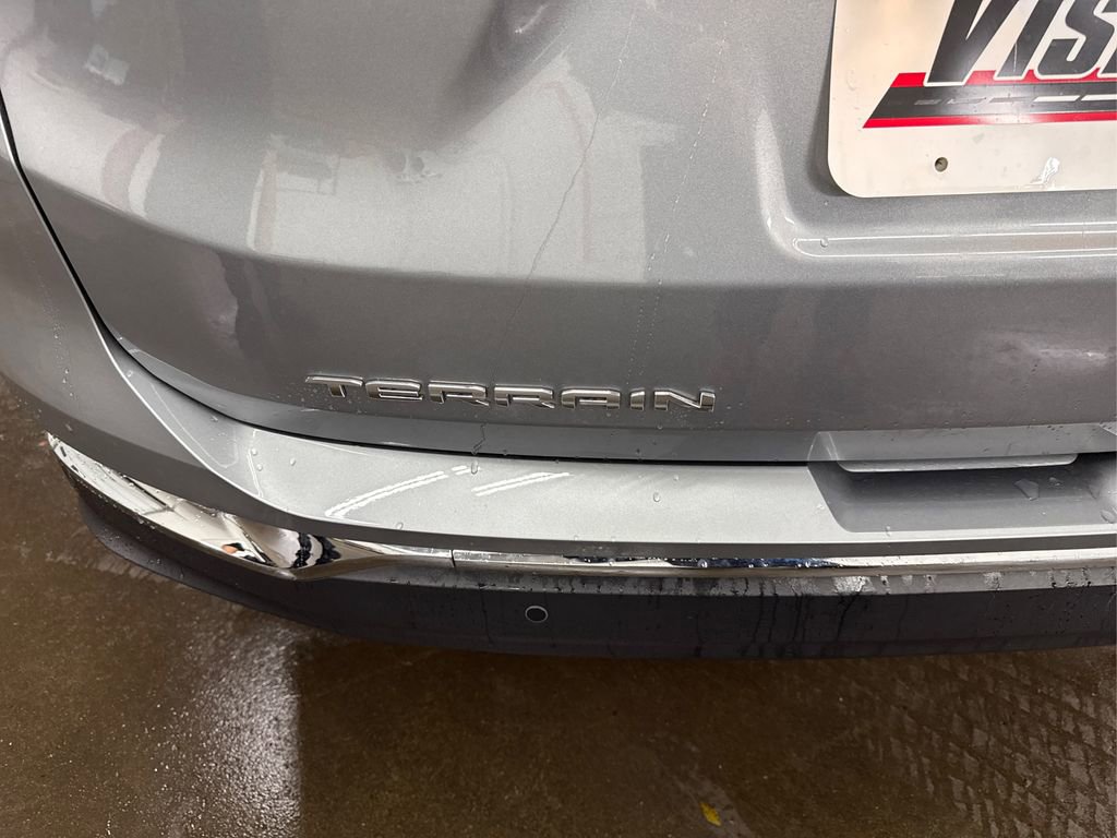 Used 2024 GMC Terrain SLT image 15