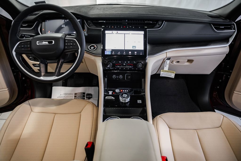 New 2025 Jeep Grand Cherokee Limited w/ Luxury Tech Group II image 21