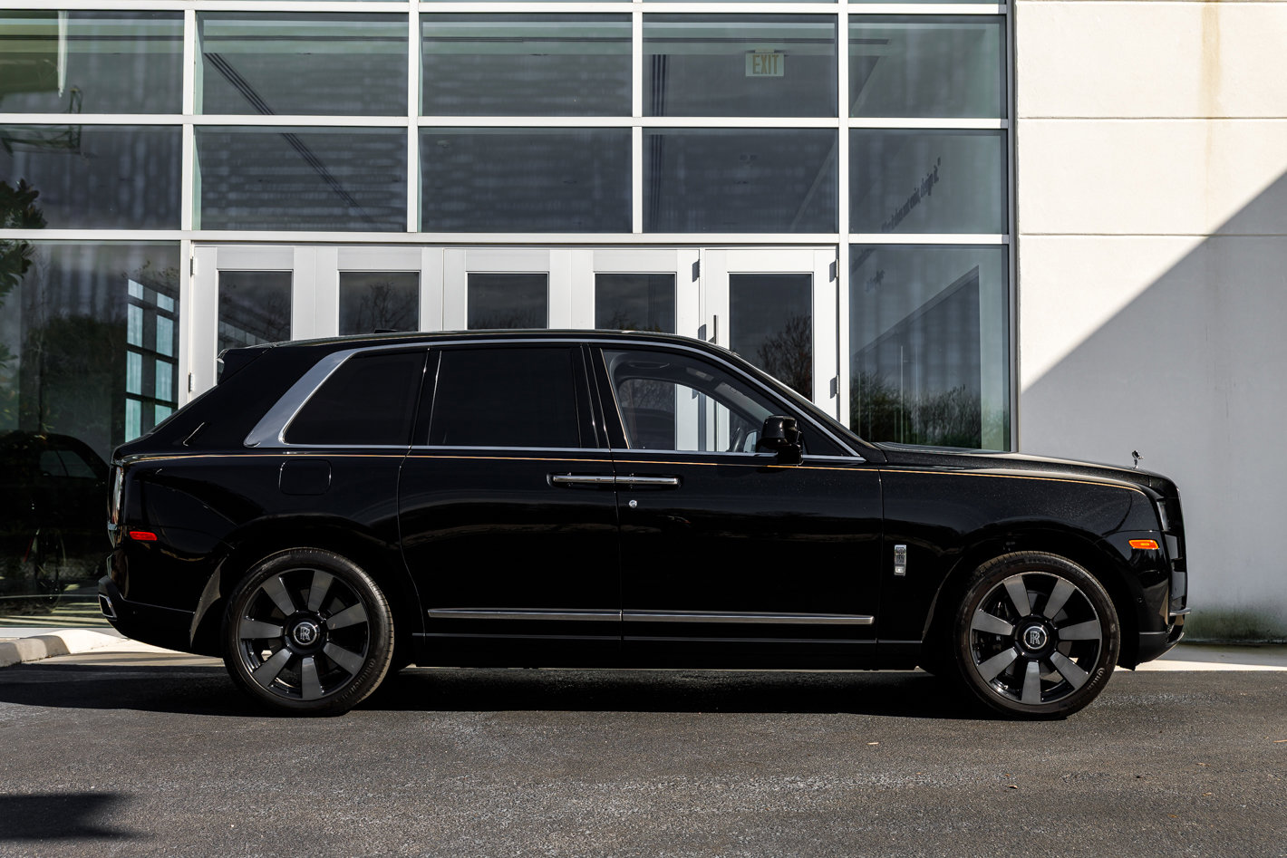 Used 2024 Rolls-Royce Cullinan Base w/ Cullinan Package image 18