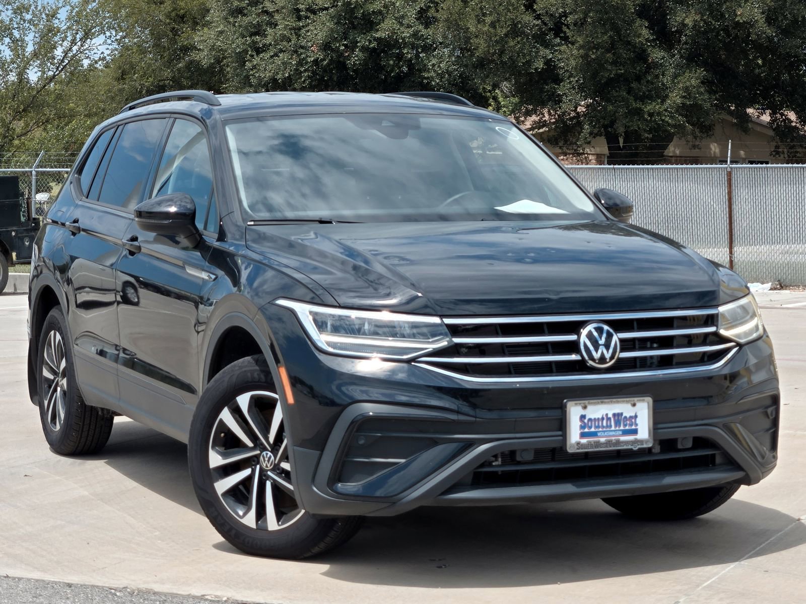 Used 2024 Volkswagen Tiguan S image 2
