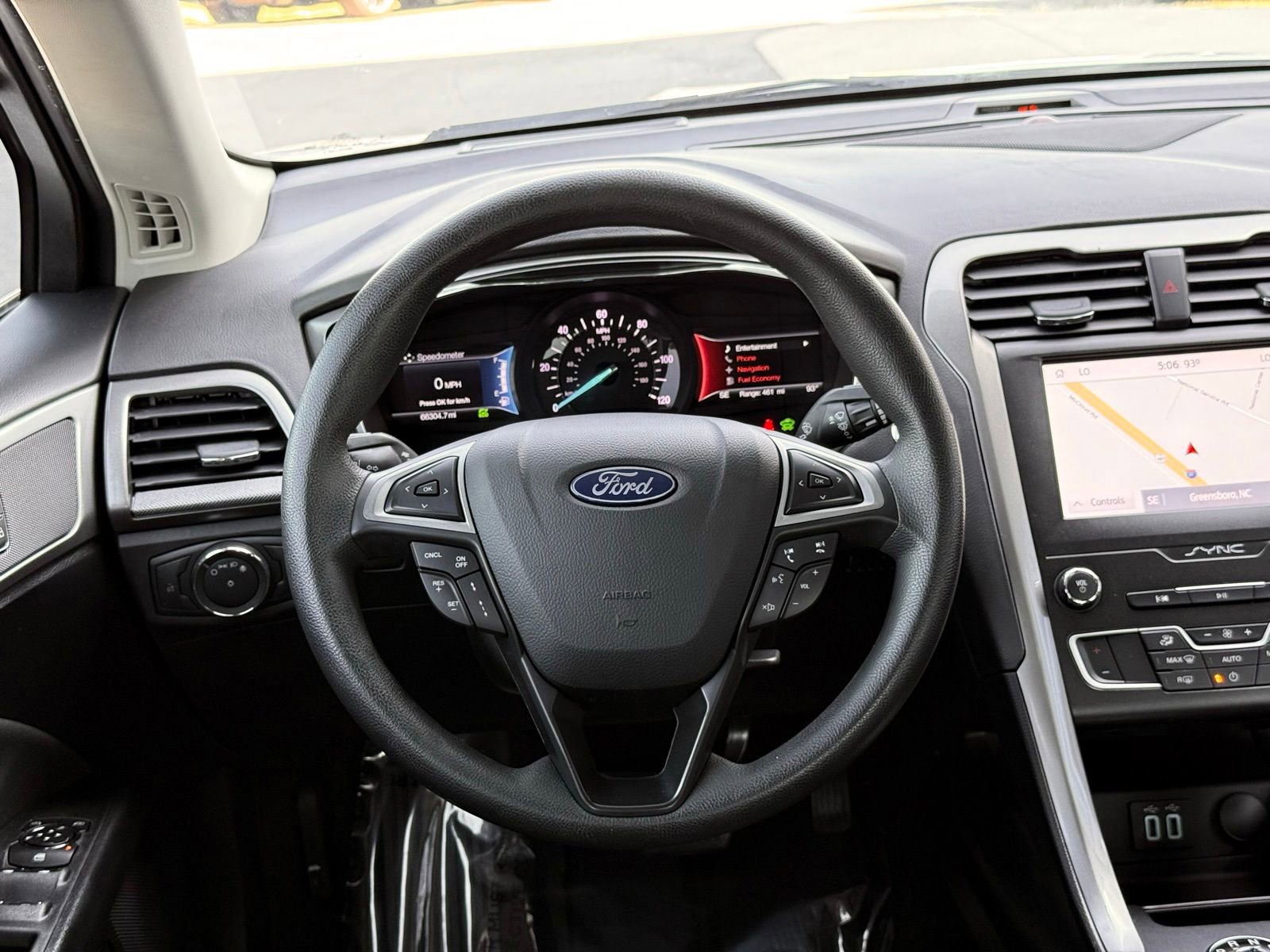 Used 2020 Ford Fusion SE FWD image 25