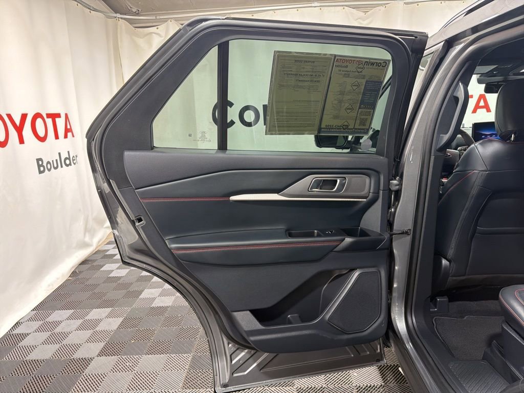 Used 2025 Ford Explorer ST image 19