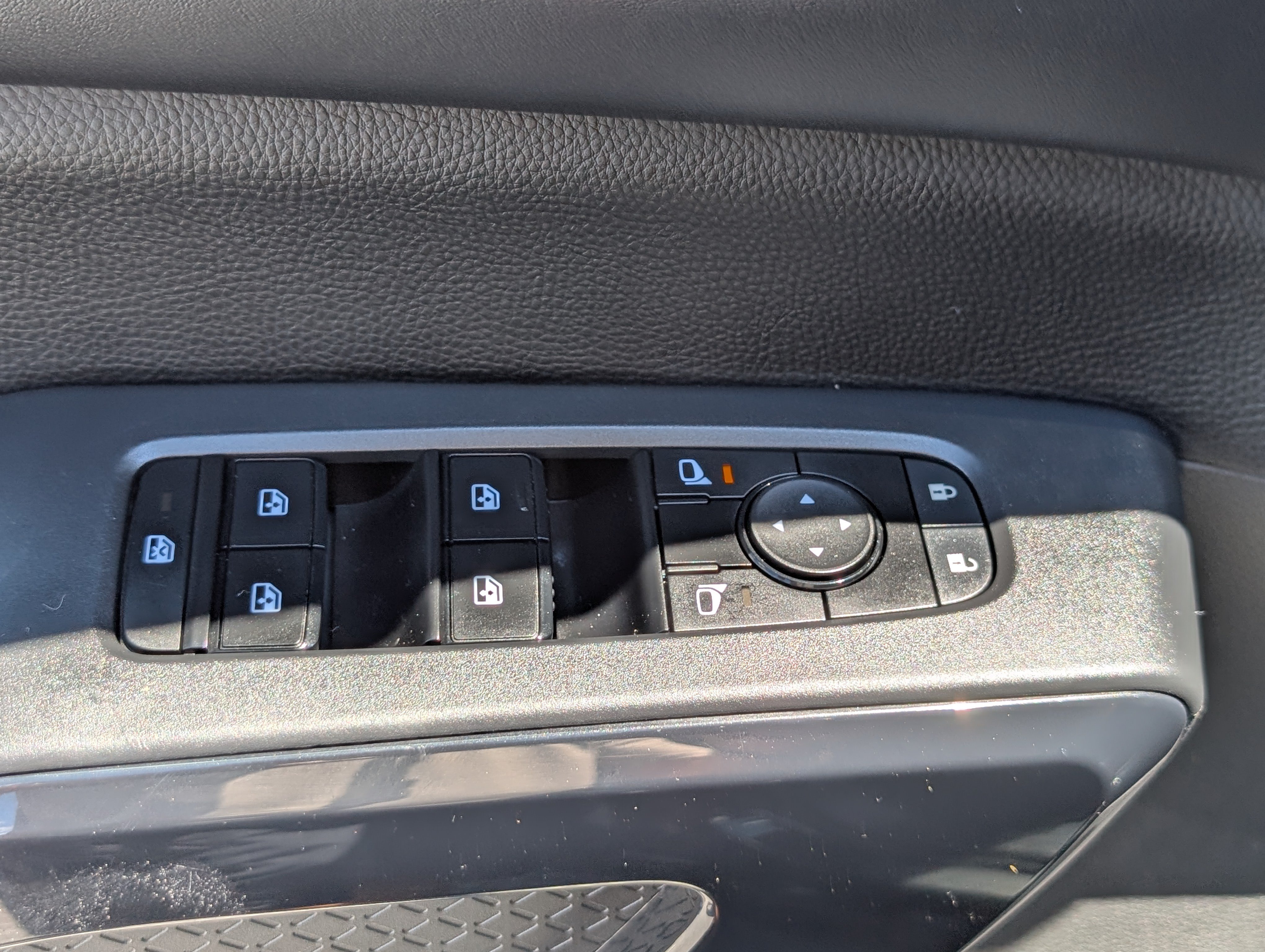 Used 2023 Nissan Pathfinder SV AWD/4WD image 19