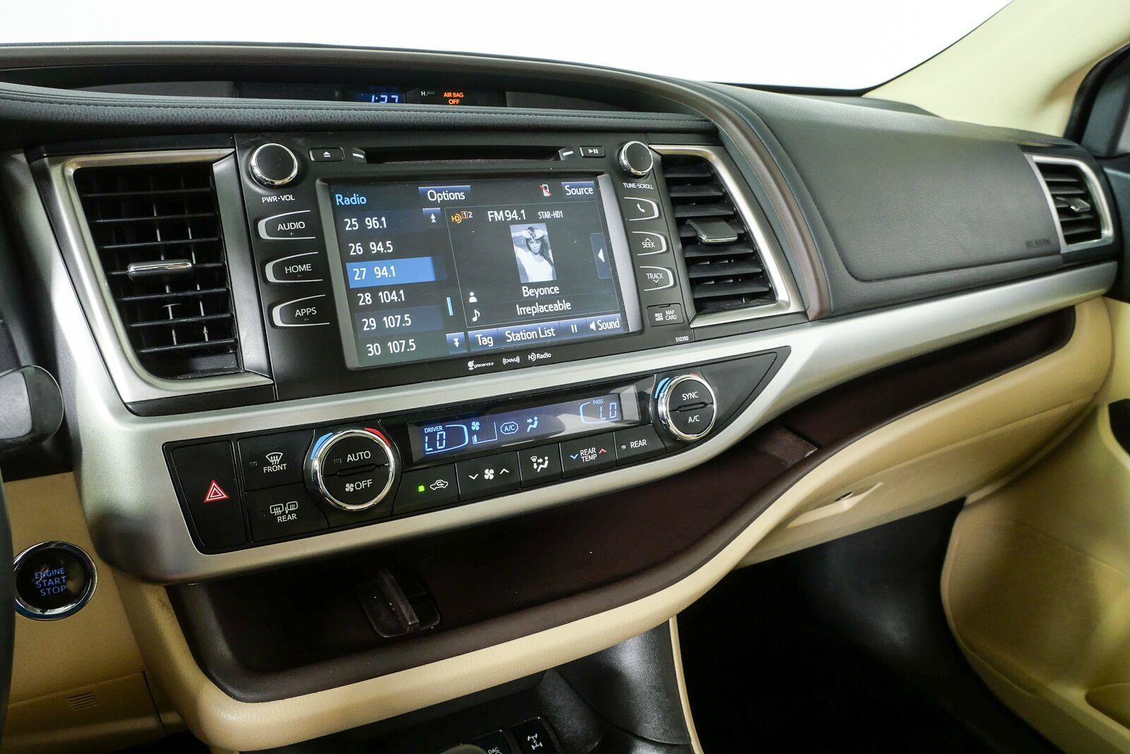 Used 2019 Toyota Highlander XLE AWD/4WD image 12