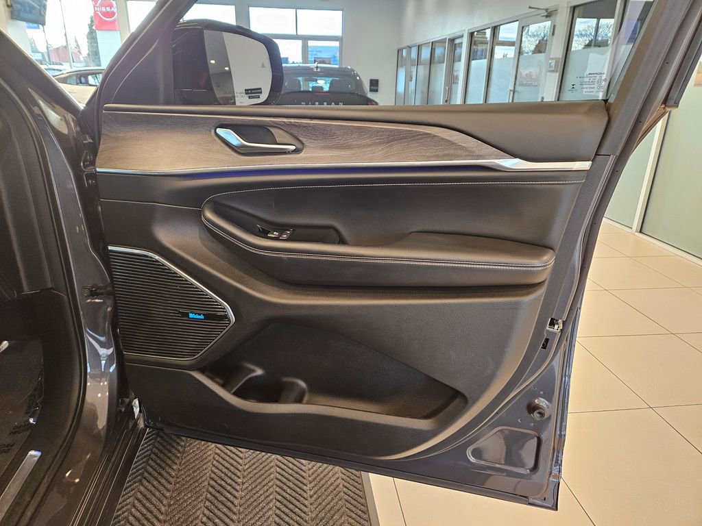 Used 2022 Jeep Grand Cherokee Overland image 25