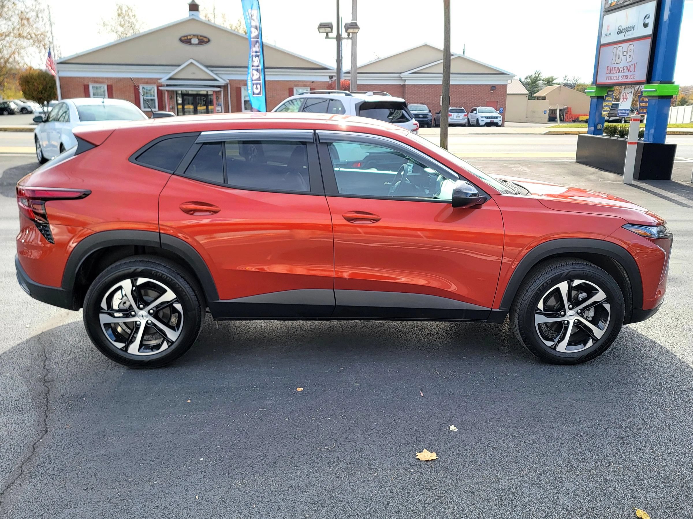 Used 2024 Chevrolet Trax RS w/ Driver Confidence Package FWD image 4