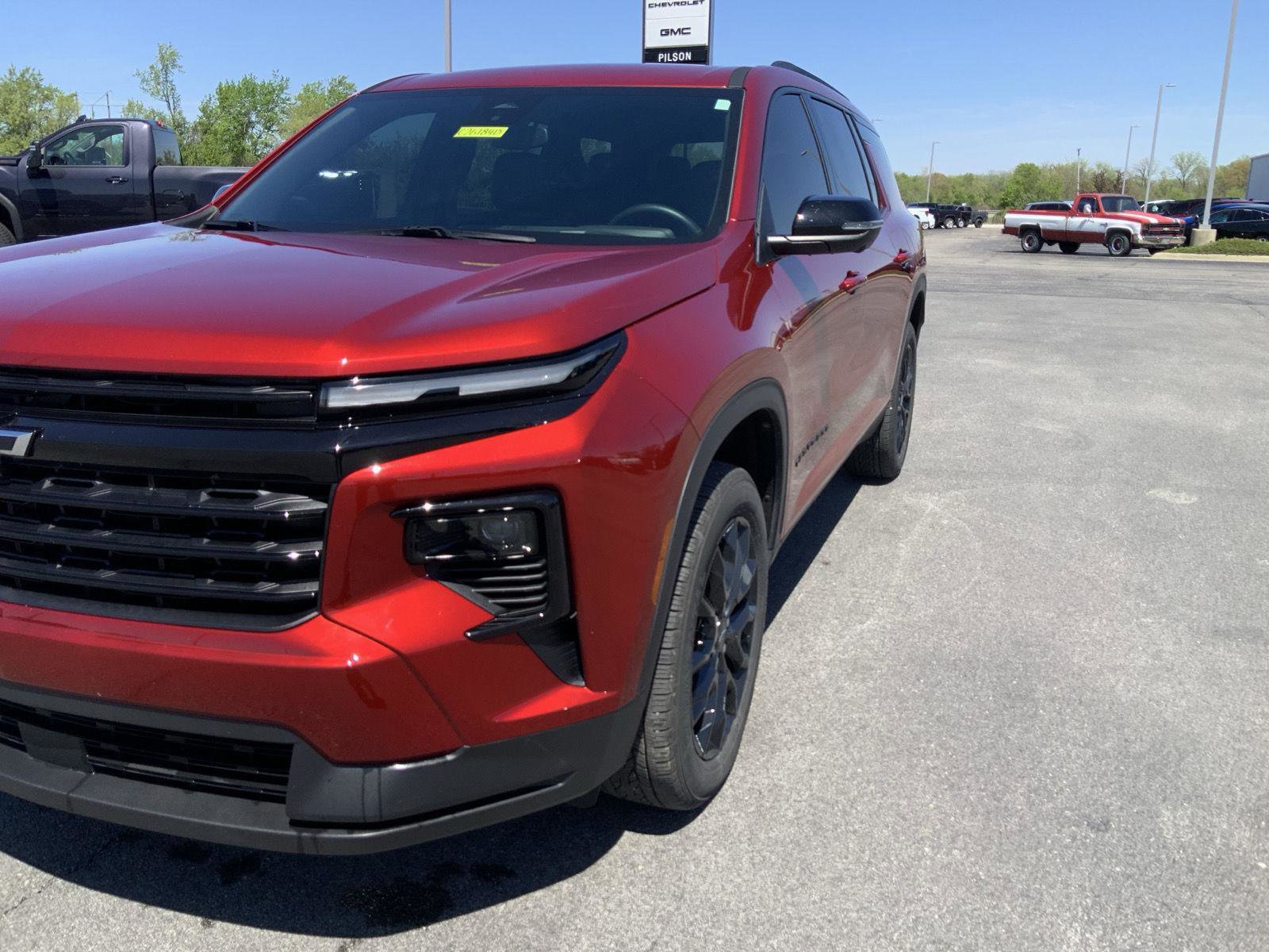 Used 2025 Chevrolet Traverse LT w/ Midnight/Sport Edition AWD/4WD image 17