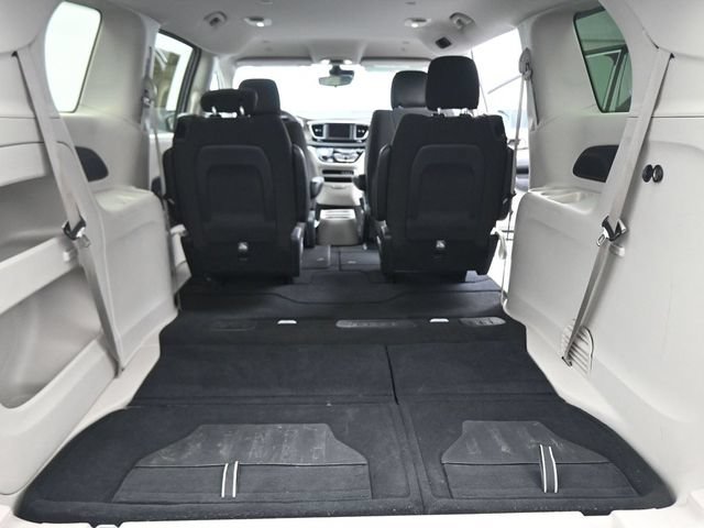 Used 2023 Chrysler Voyager LX FWD image 23