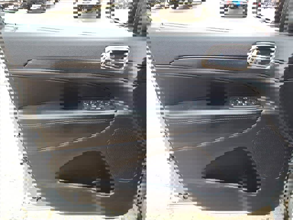 Used 2017 Jeep Grand Cherokee Laredo w/ Quick Order Package 23E image 13