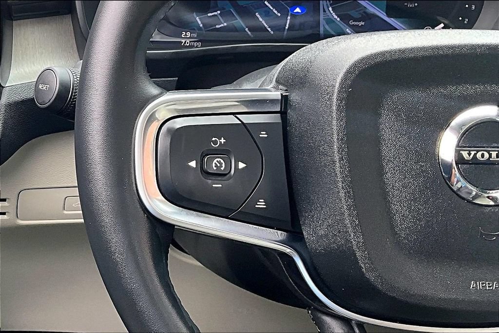 Certified 2026 Volvo XC40 B5 Plus AWD/4WD image 28