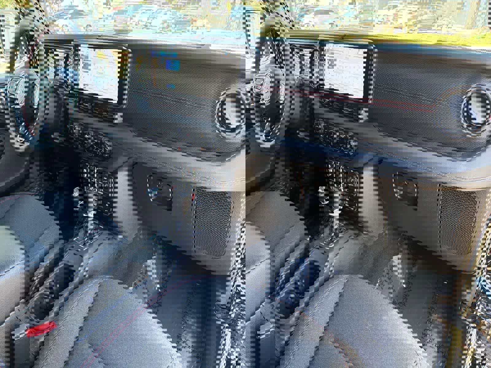 Used 2024 Jeep Wrangler Unlimited Rubicon w/ Technology Group image 34