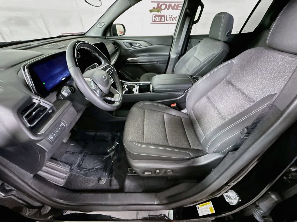 Used 2024 Chevrolet Traverse LT w/ Enhanced Driving Package AWD/4WD image 24