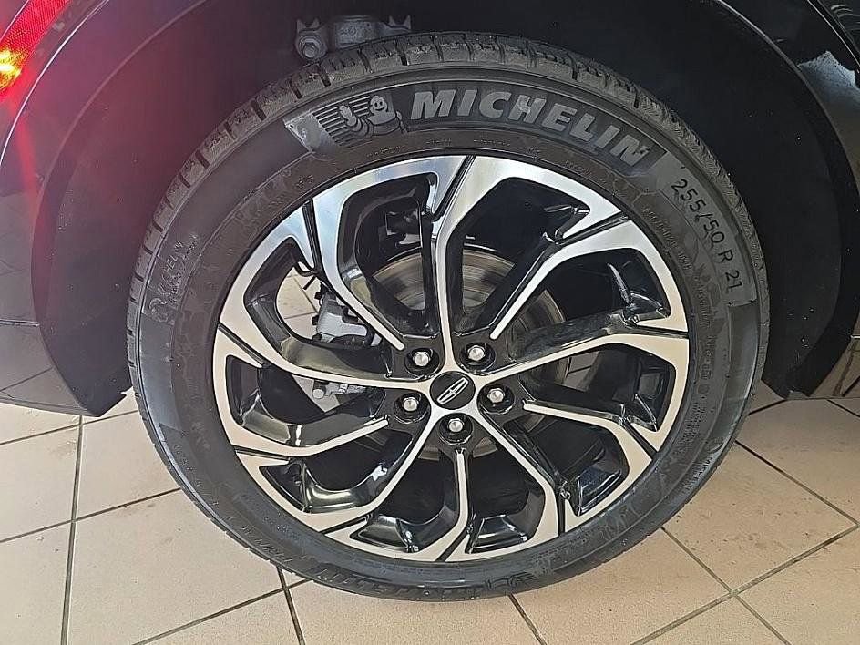 Used 2025 Lincoln Nautilus Reserve image 42