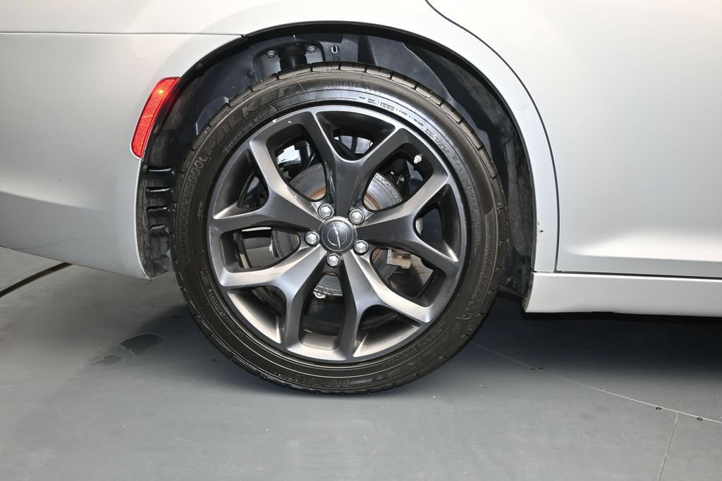 Used 2023 Chrysler 300 Touring w/ Safetytec Plus Group RWD image 15