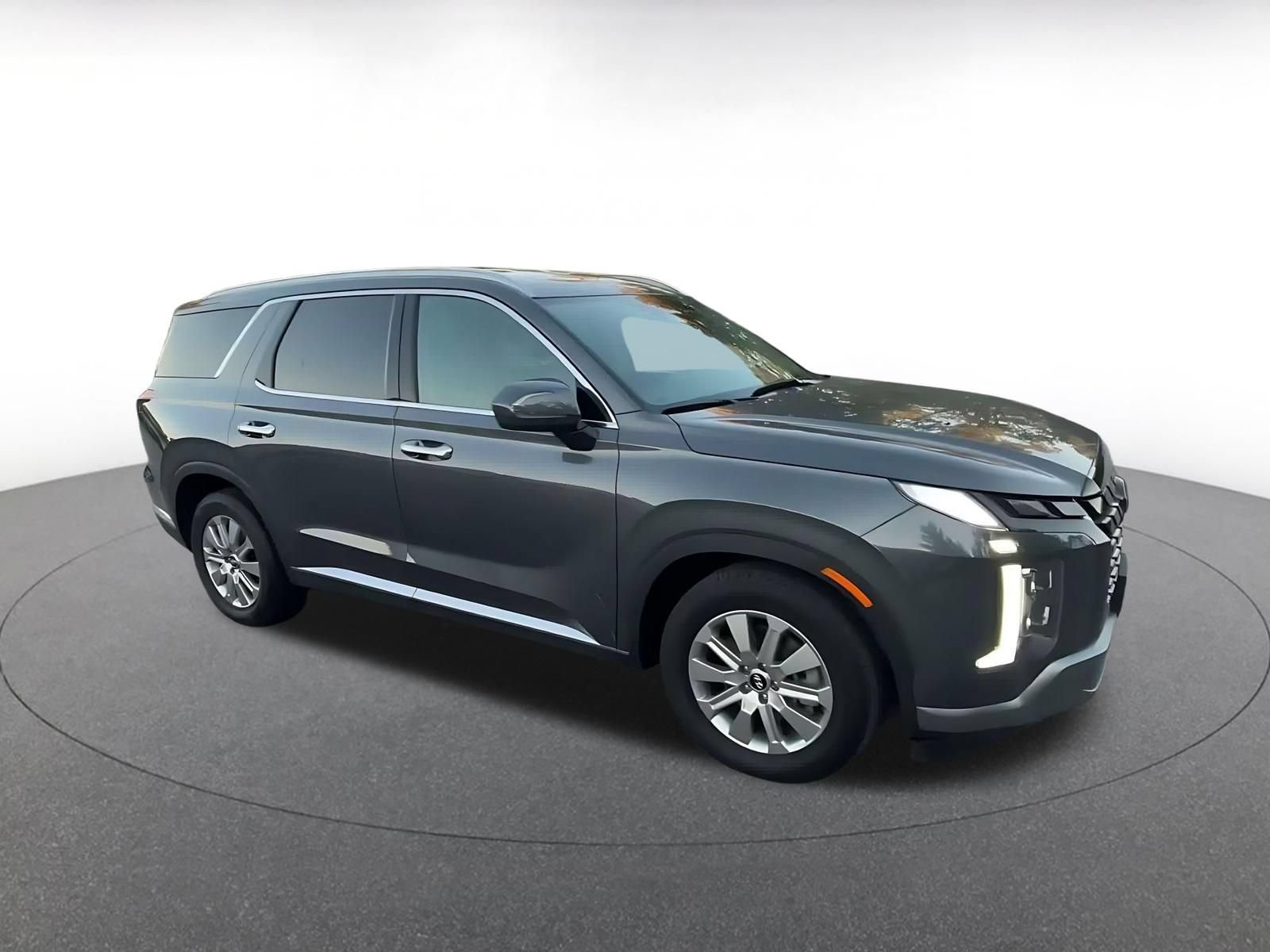 Used 2025 Hyundai Palisade SEL FWD image 2