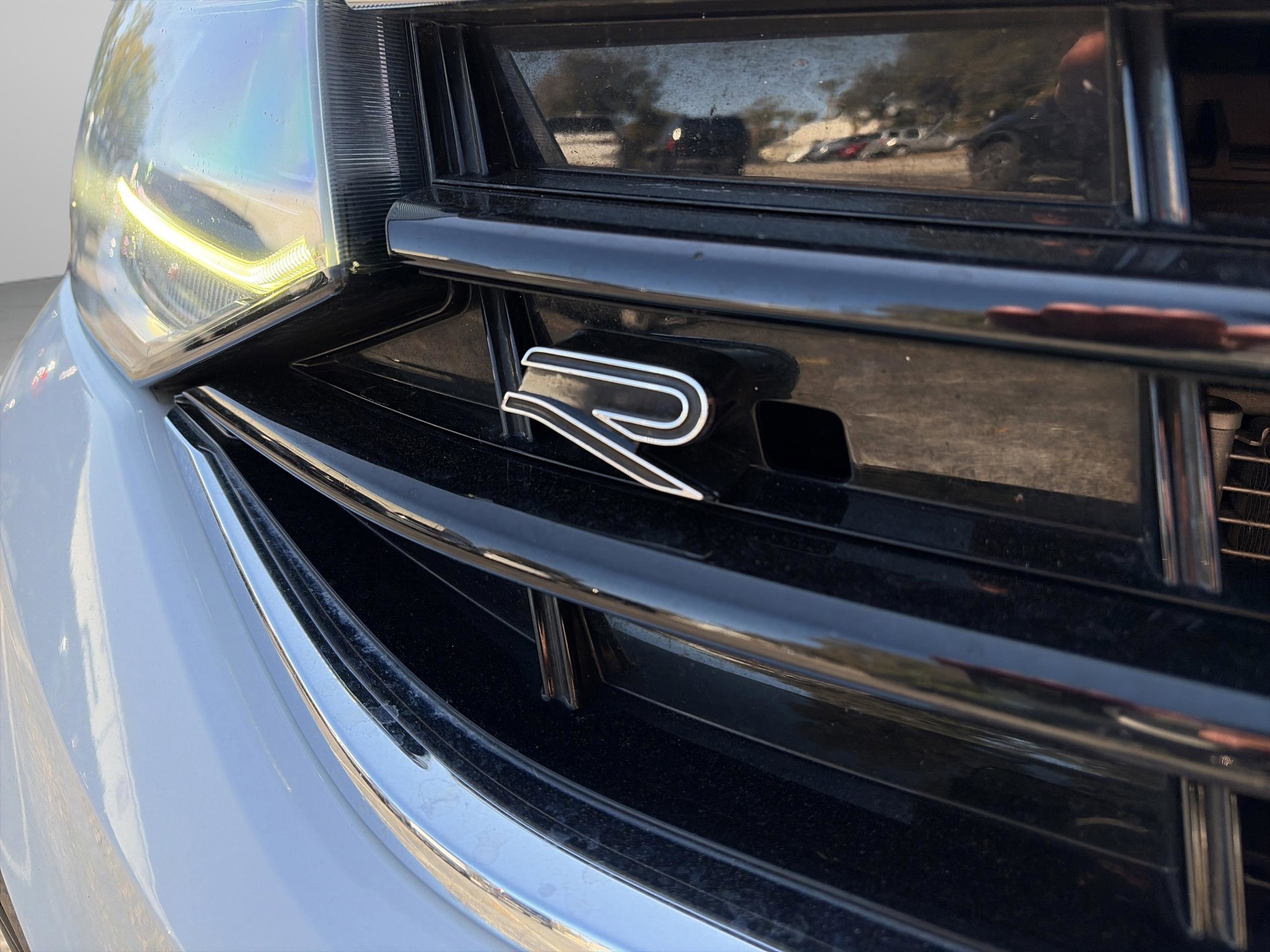 Used 2022 Volkswagen Tiguan SE R-Line image 31