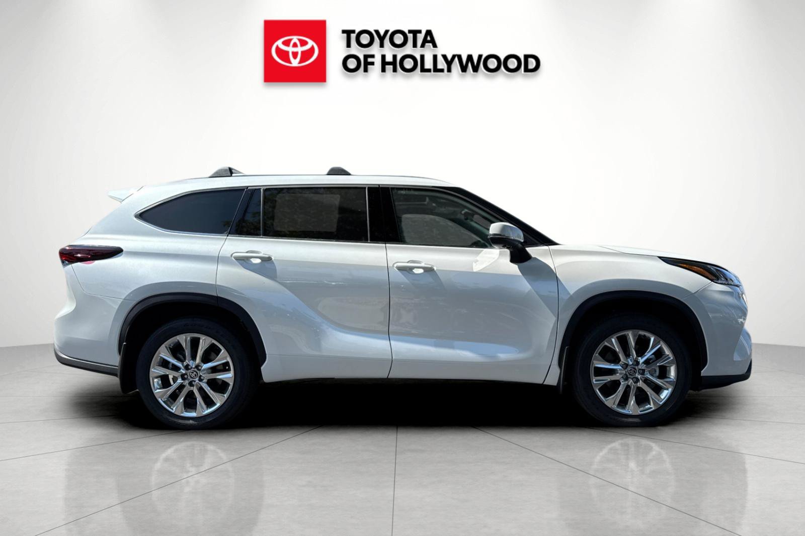 New 2026 Toyota Highlander Limited AWD/4WD image 3