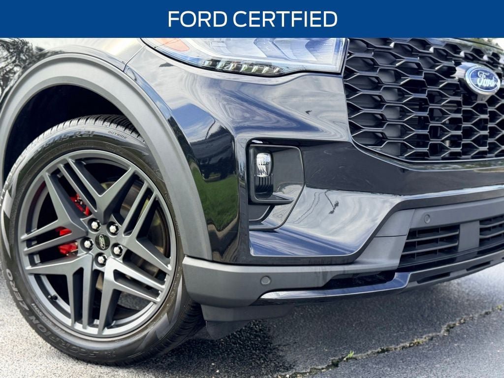 Certified 2025 Ford Explorer ST RWD image 3