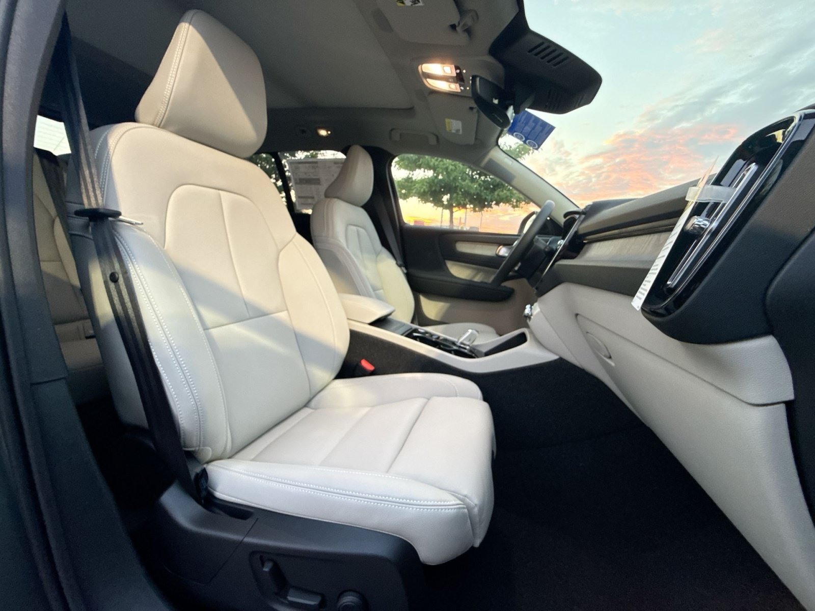 New 2026 Volvo XC40 B5 Plus w/ Climate Package AWD/4WD image 27