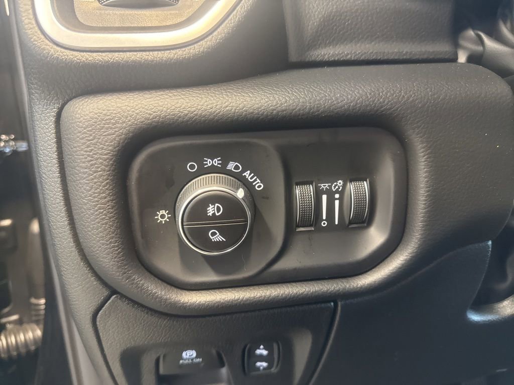 New 2026 RAM 1500 4x4 Crew Cab image 15