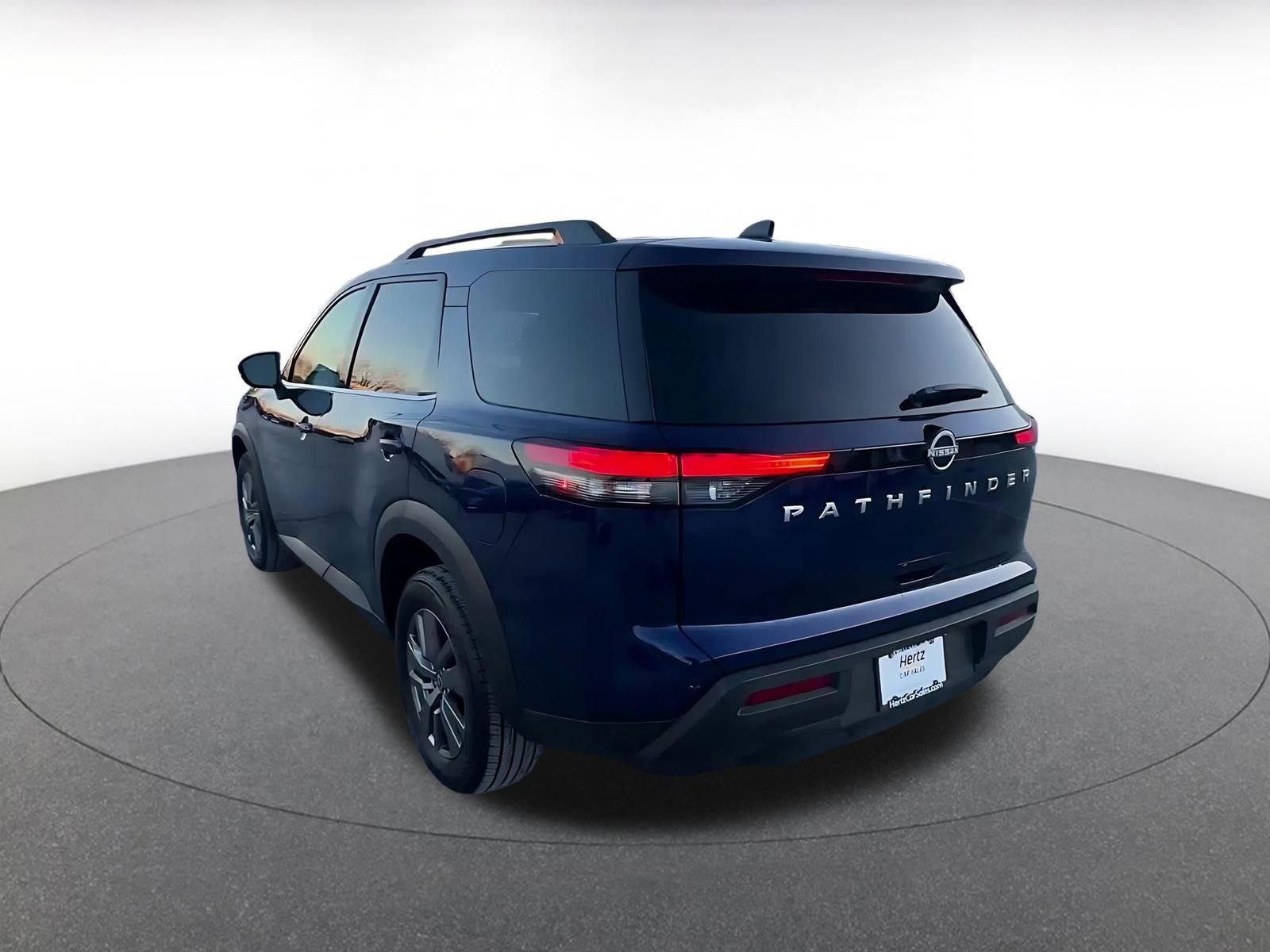 Used 2025 Nissan Pathfinder SV image 11