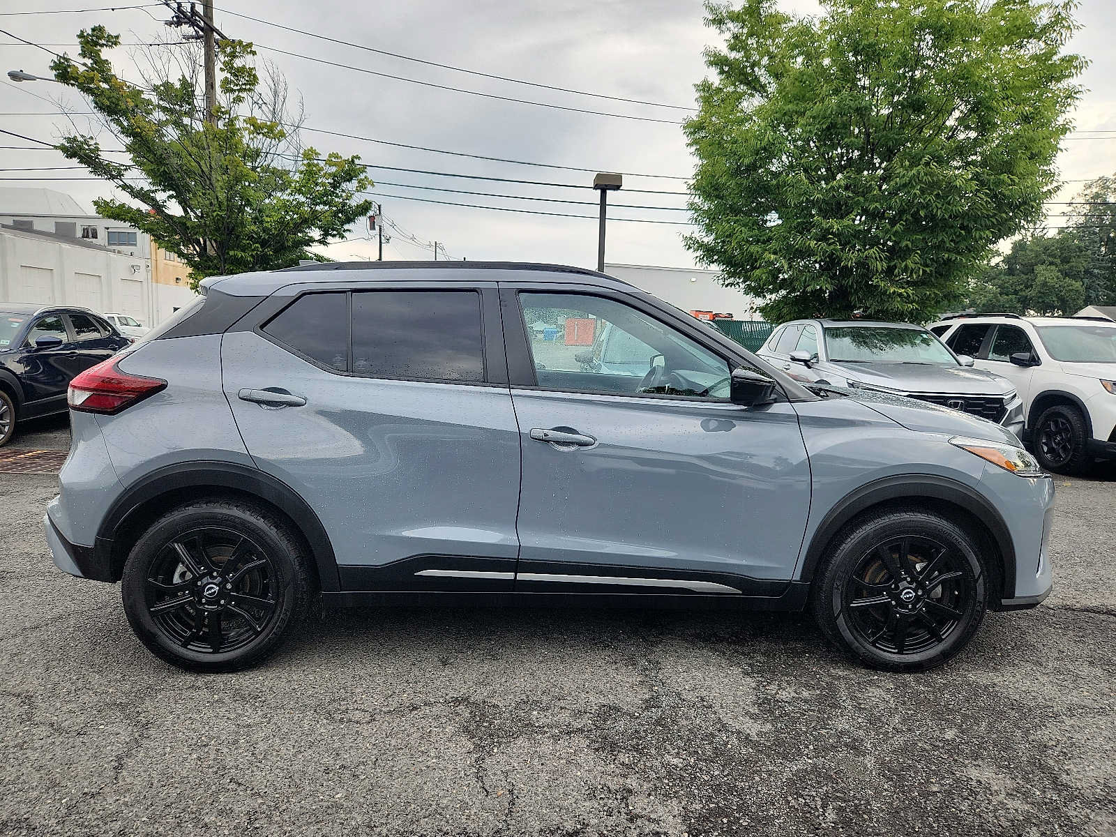 Used 2023 Nissan Kicks SR w/ SR Premium Package FWD image 7