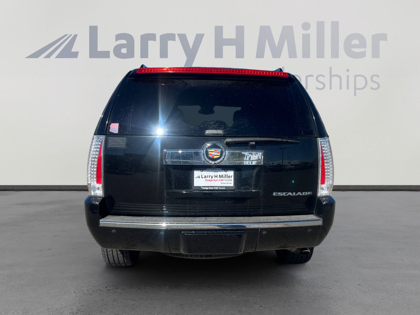 Used 2014 Cadillac Escalade Luxury image 4