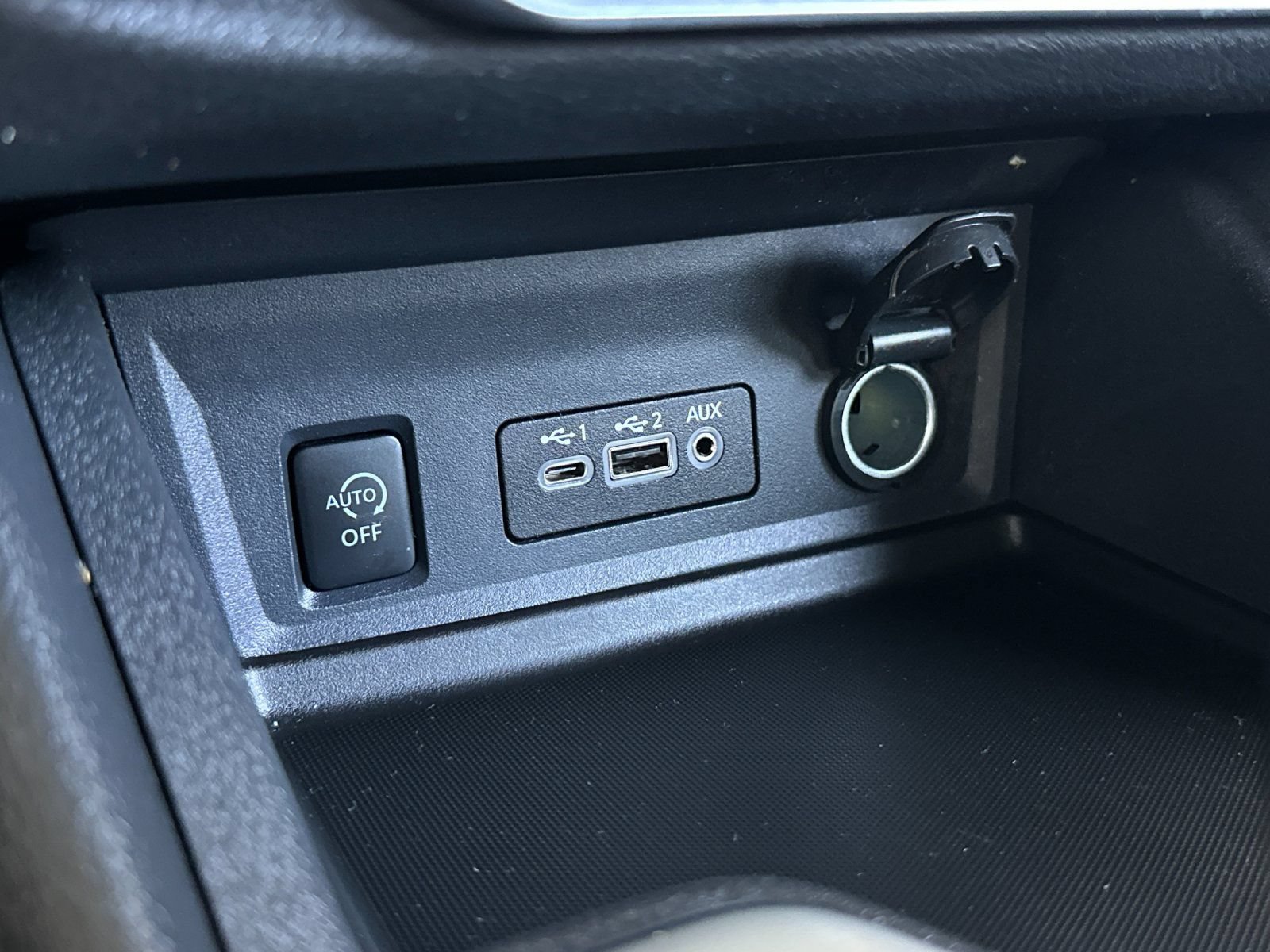 Used 2025 Nissan Sentra SV FWD image 26