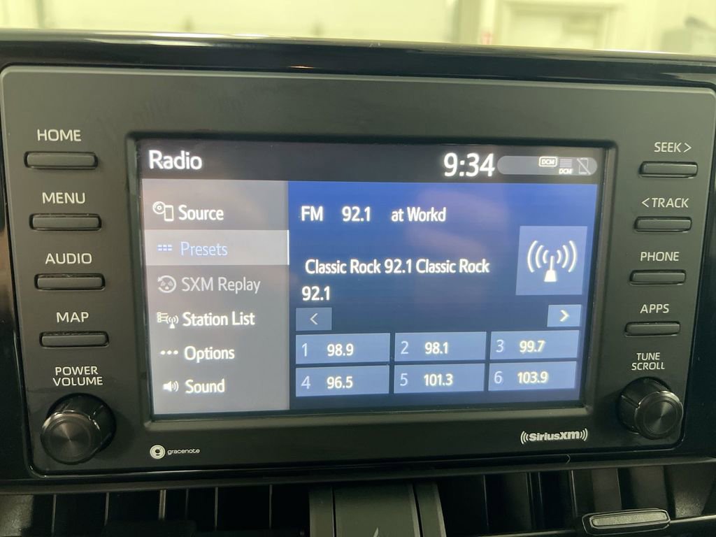 Used 2021 Toyota RAV4 XLE AWD/4WD image 9