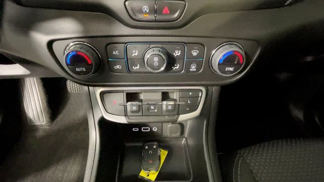 Used 2022 GMC Terrain SLE w/ Driver Convenience Package FWD image 27
