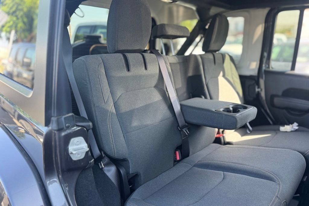 Used 2024 Jeep Wrangler Unlimited w/ Convenience Group AWD/4WD image 13