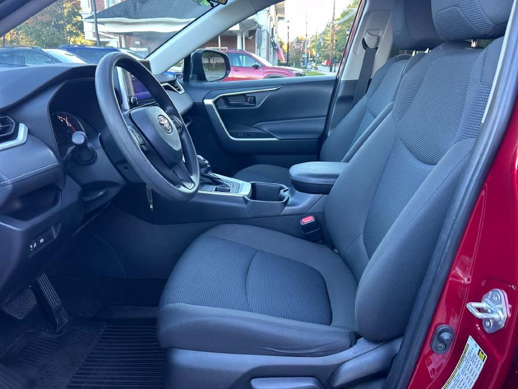 Used 2023 Toyota RAV4 LE AWD/4WD image 9