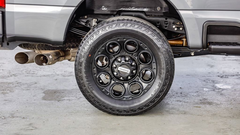 Used 2023 Ford F350 XLT w/ Black Appearance Package image 12