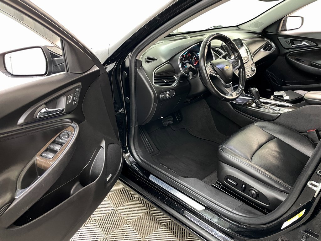 Certified 2018 Chevrolet Malibu Premier w/ Premier Sun and Wheel Package image 22