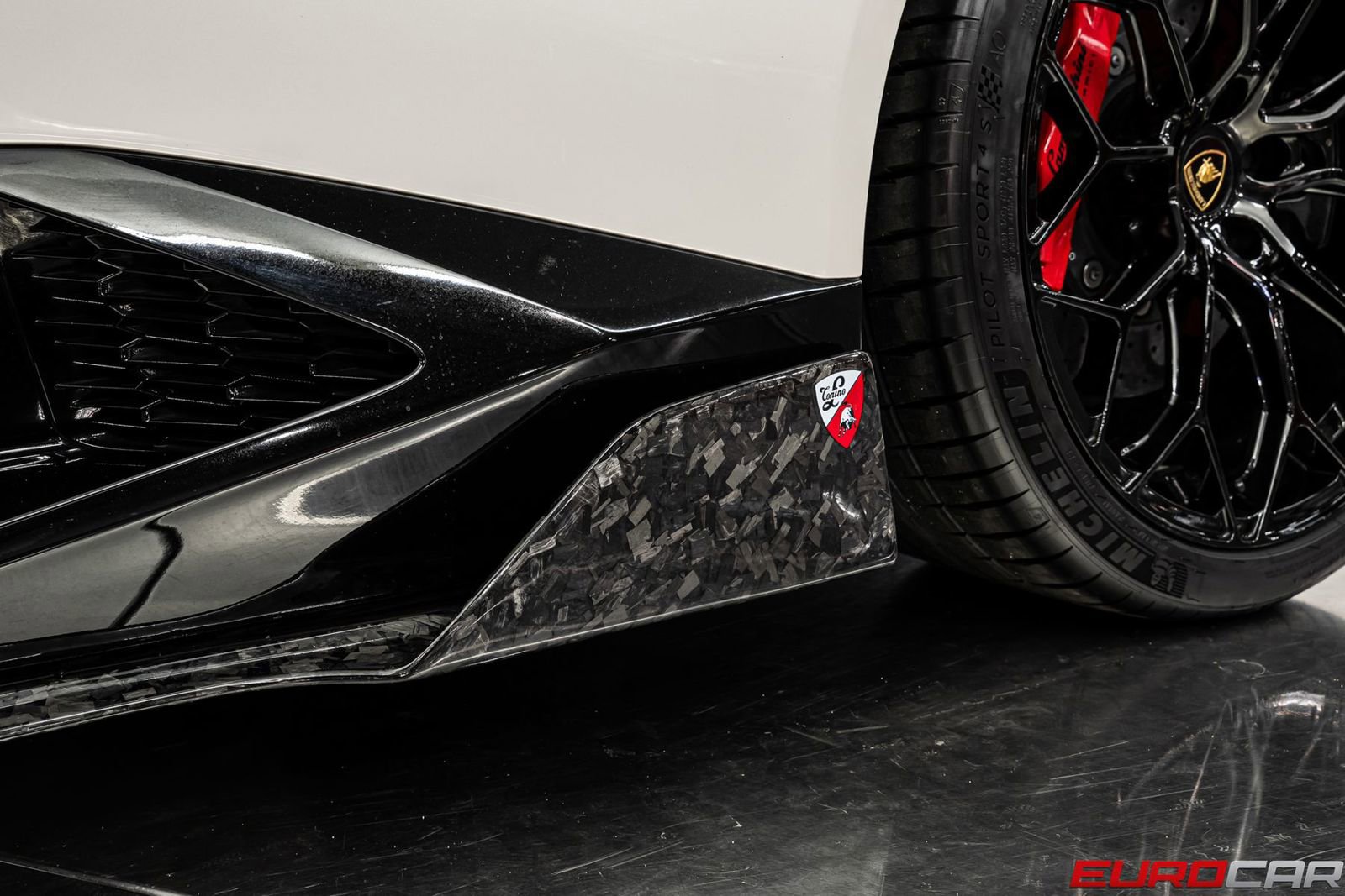 Used 2018 Lamborghini Huracan Performante AWD/4WD image 16
