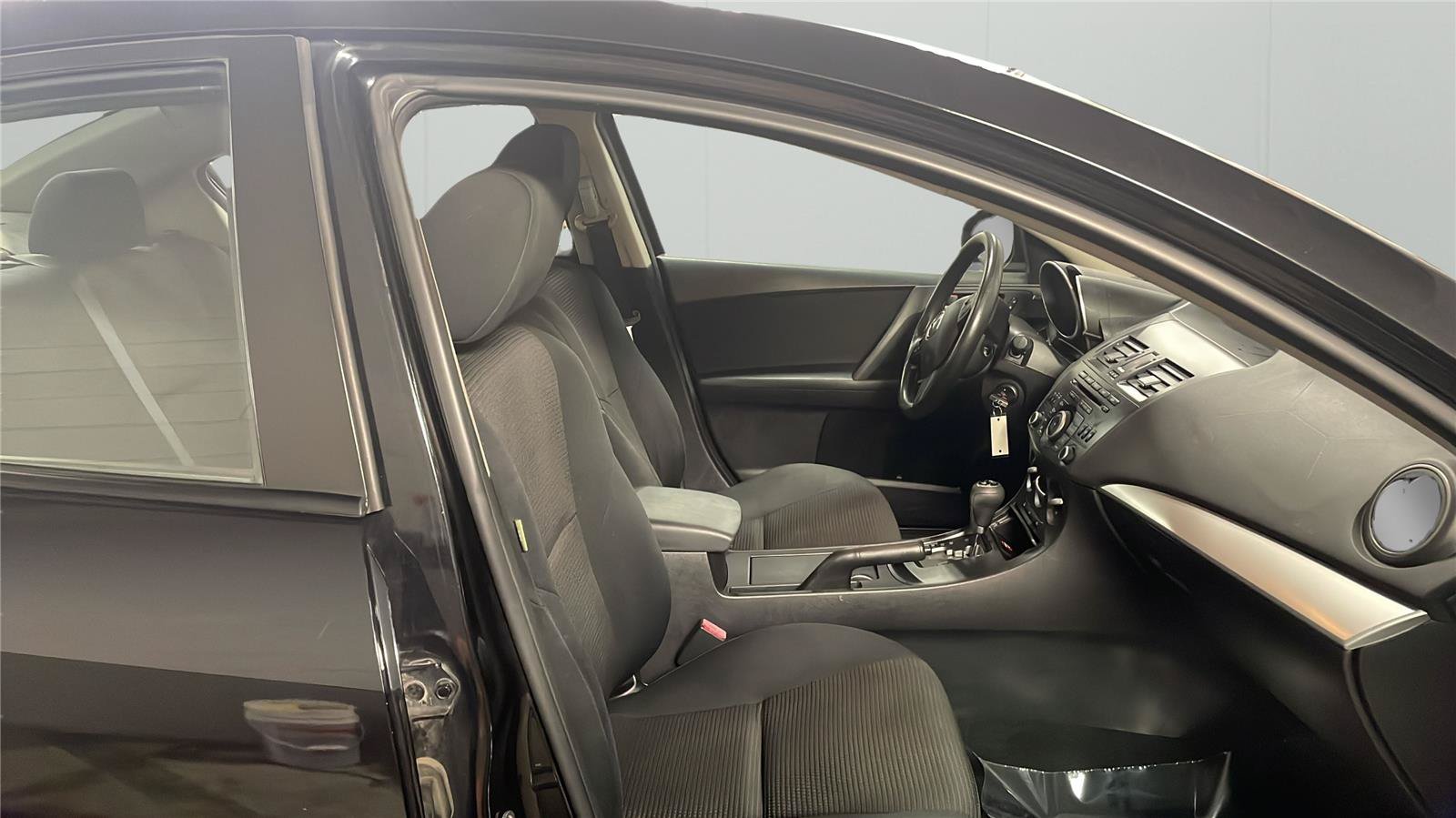Used 2013 MAZDA MAZDA3 i Sport FWD image 14