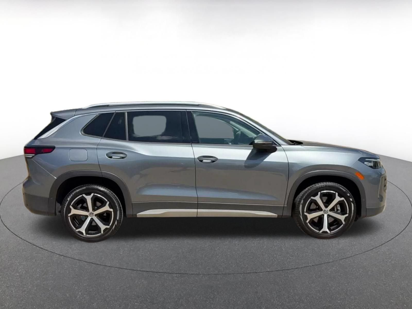 Used 2026 Volkswagen Tiguan SE AWD/4WD image 15