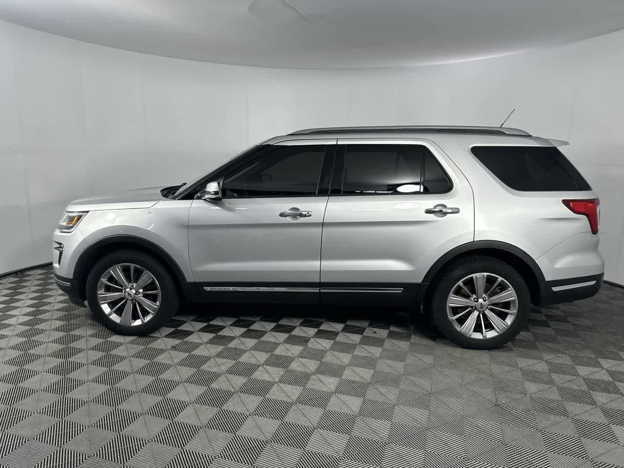 Used 2018 Ford Explorer Limited AWD/4WD image 5