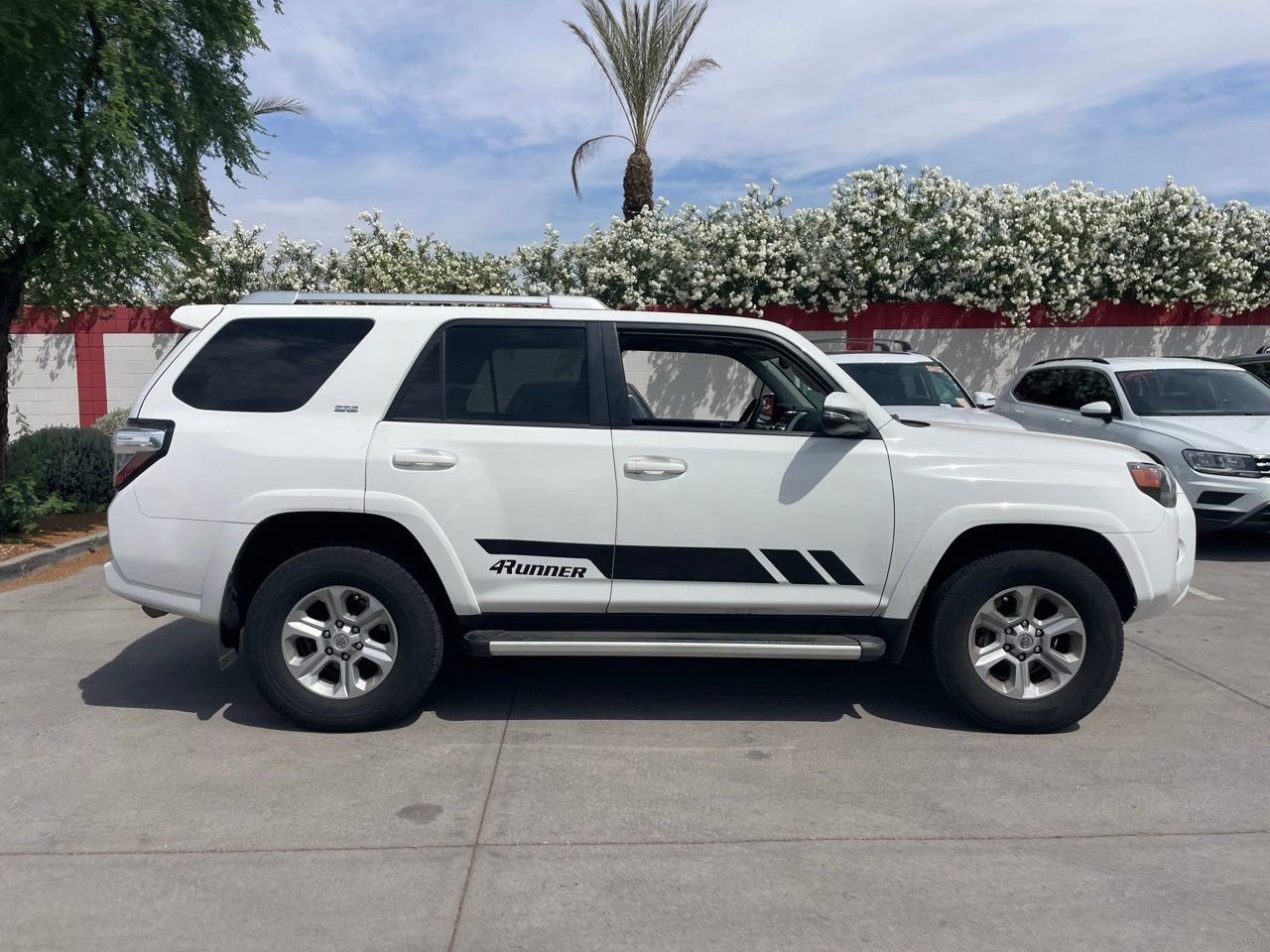 Used 2017 Toyota 4Runner SR5 Premium image 3
