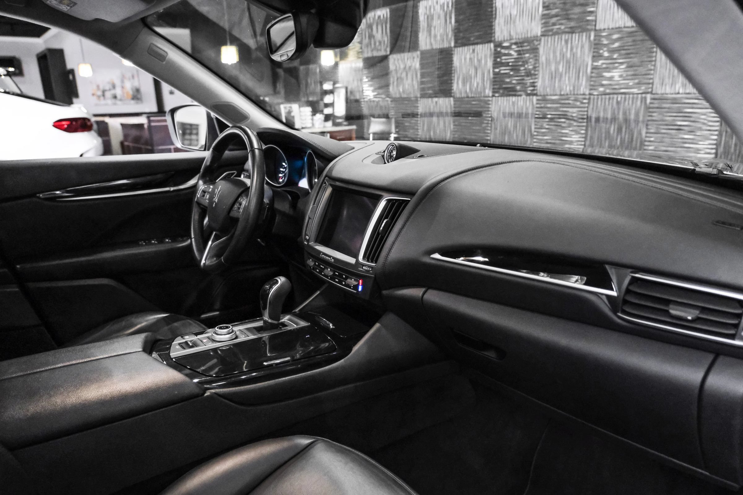 Used 2017 Maserati Levante AWD/4WD image 10