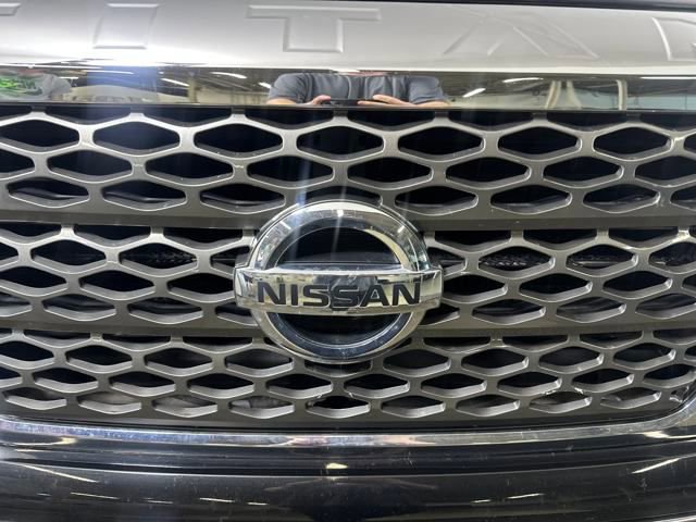 Used 2018 Nissan Titan SV image 9